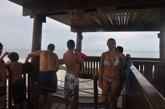 Pronta para descer no Insano, a mais alta atração do Beach Park, em Fortaleza - CE